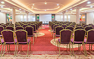 Konferencje w Warszawie w lordowskim stylu